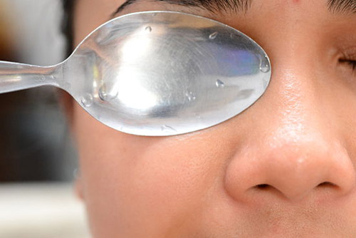 Cách làm nhanh trị thâm quầng mắt chỉ sau 10 ngày bằng tinh chất rẻ tiền